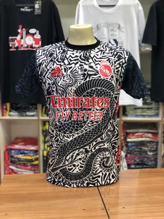 Camiseta do Real Madrid atacado