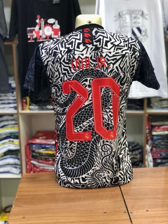 Camiseta do Real Madrid atacado
