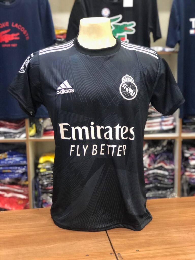 Camiseta do Real madrid atacado