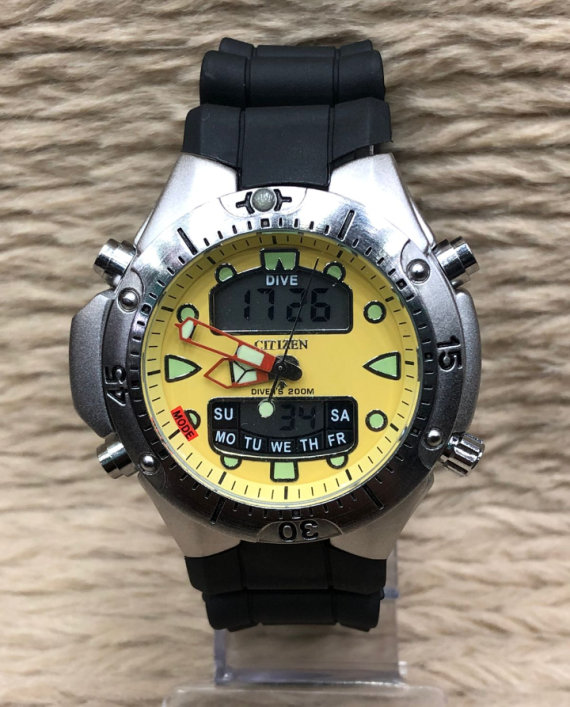 Relógio Citizen Aqualand Funcional - Prata, Preto e Amarelo - Pulseira de Borracha - À PROVA D'ÁGUA